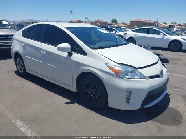 Salvage Toyota Prius Image