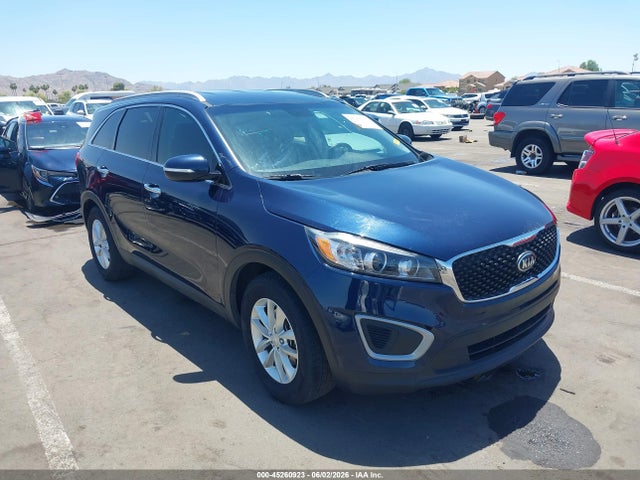 Salvage Kia Sorento Image