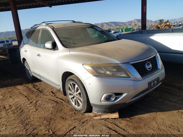 Salvage Nissan Pathfinder Image
