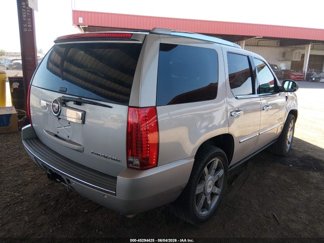 Cadillac Escalade Standard