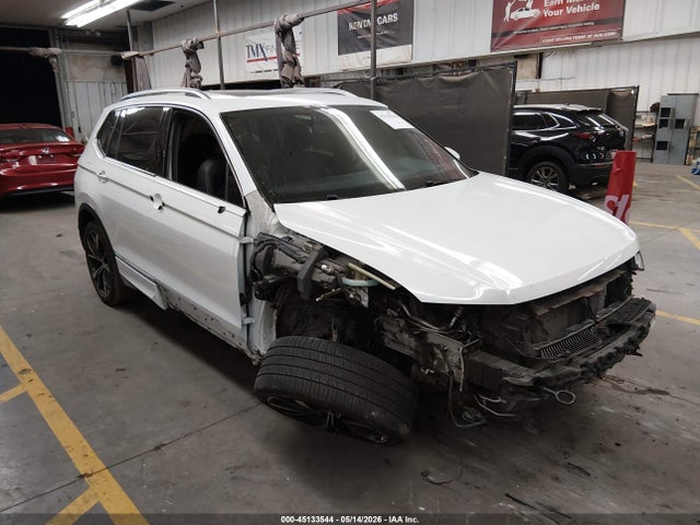 Salvage Volkswagen Tiguan Image