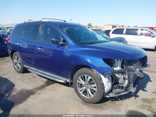 Salvage Nissan Pathfinder Image