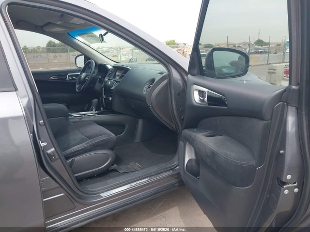 Nissan Pathfinder S