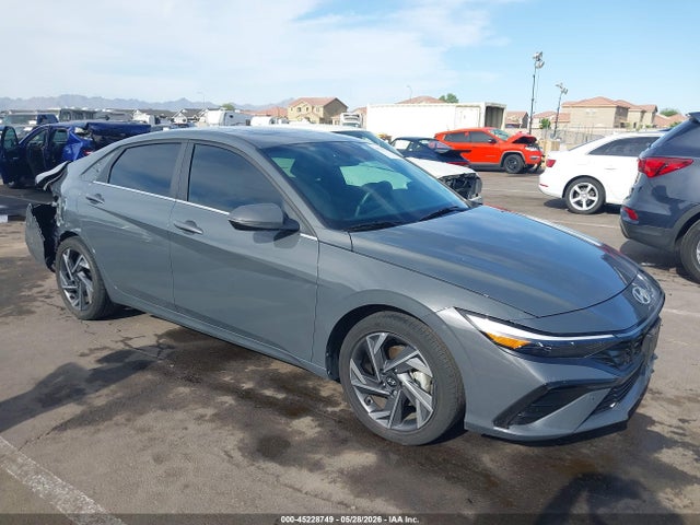 Salvage Hyundai ELANTRA Image