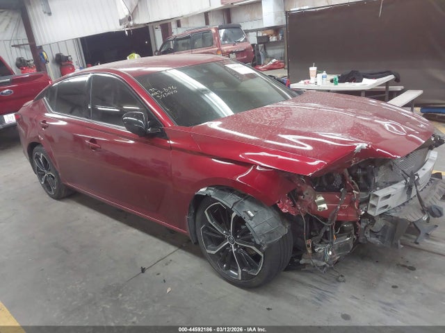 Salvage Nissan Altima Image