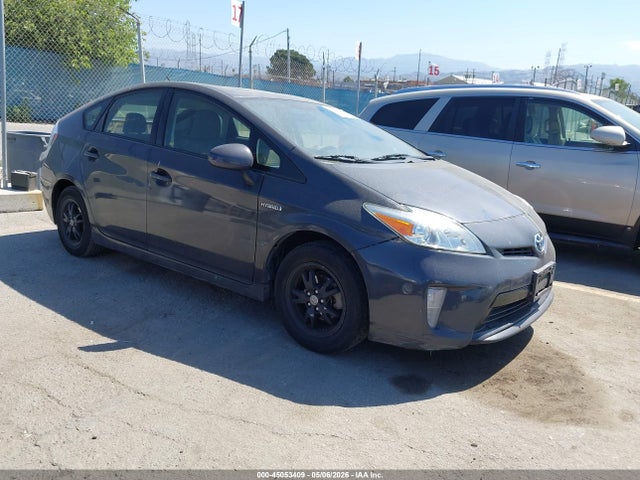 Salvage Toyota Prius Image
