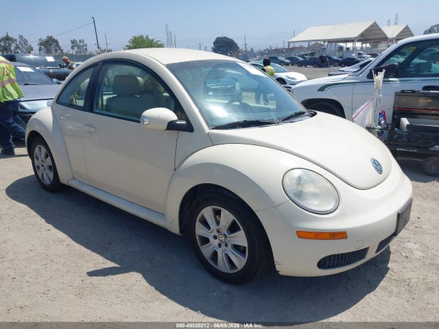 Salvage Volkswagen Beetle Image