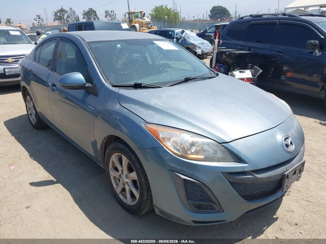 Salvage Mazda Mazda3 Image