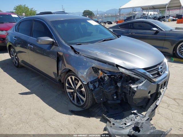 Salvage Nissan Altima Image