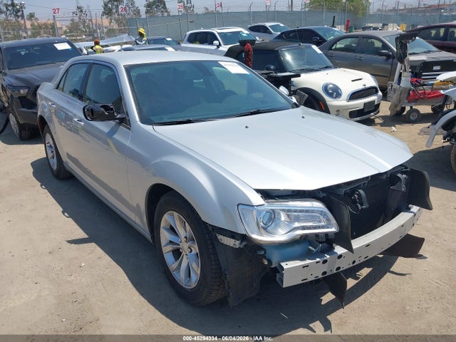 Salvage Chrysler 300 Image