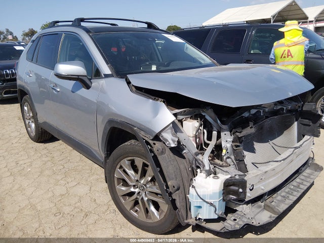 Salvage Toyota RAV4 Image