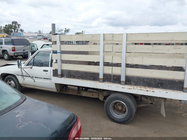 Toyota Pickup Cab Chassis Rn75
