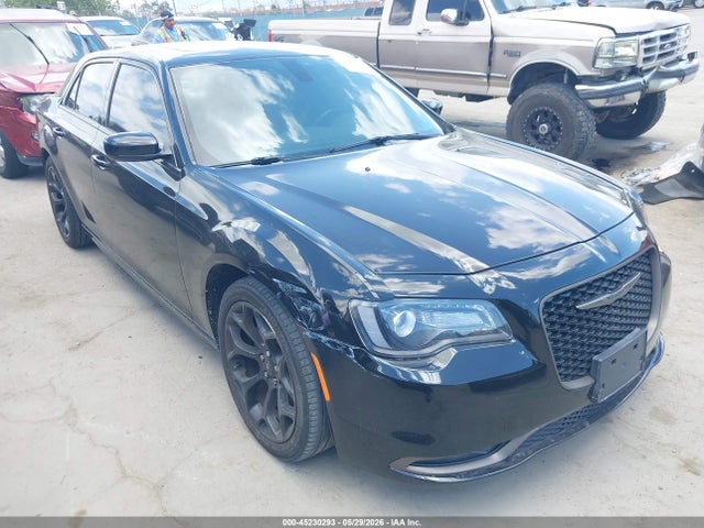 Salvage Chrysler 300 Image