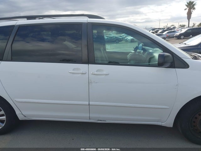Toyota Sienna Le