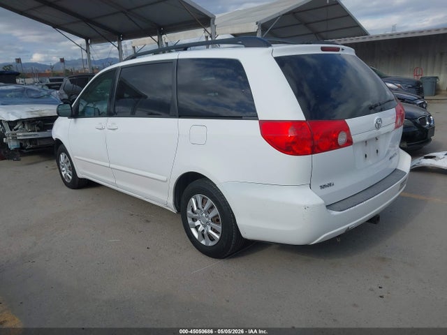 Toyota Sienna Le