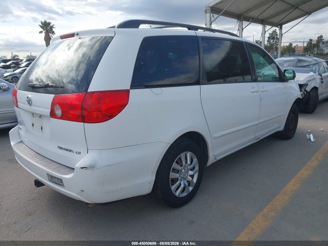 Toyota Sienna Le