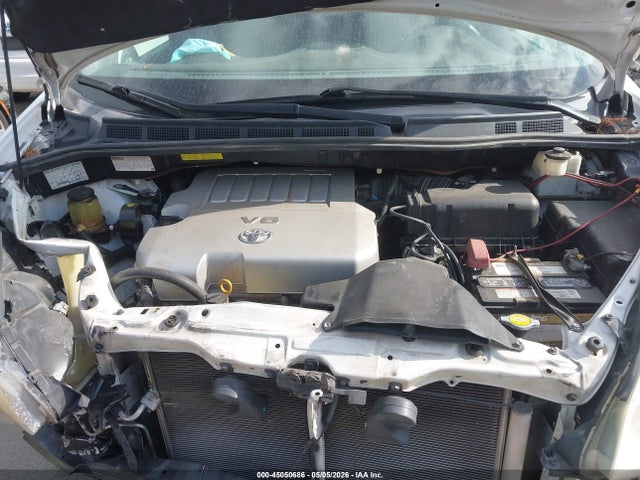 Toyota Sienna Le