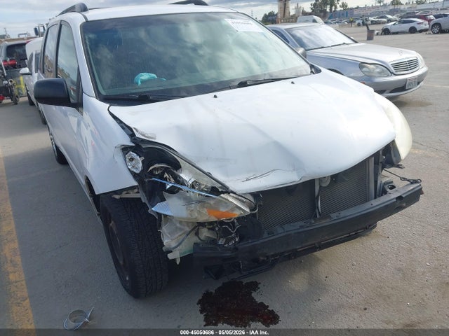Toyota Sienna Le