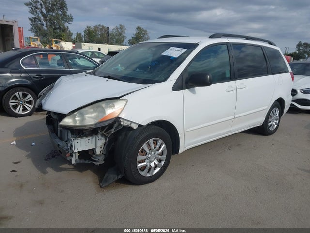 Toyota Sienna Le
