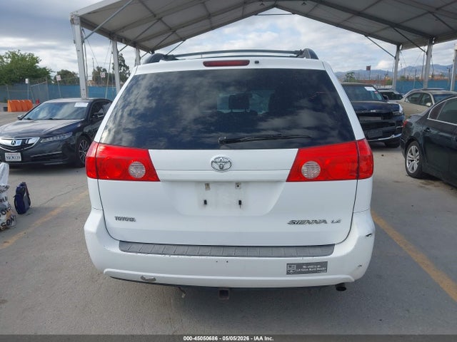 Toyota Sienna Le