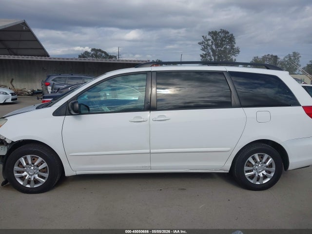 Toyota Sienna Le