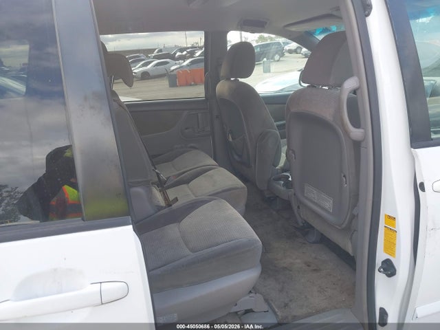Toyota Sienna Le