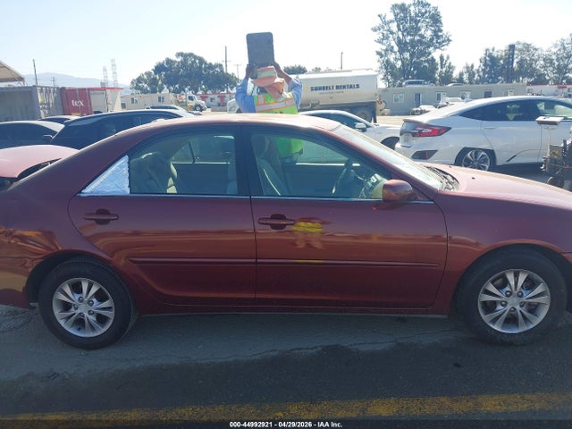 Toyota Camry Le V6