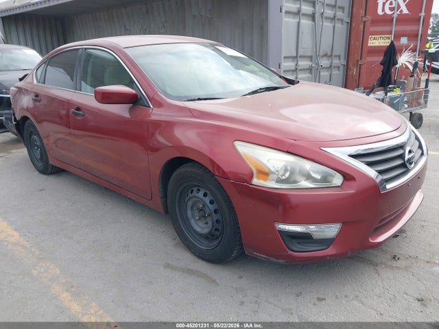 Salvage Nissan Altima Image