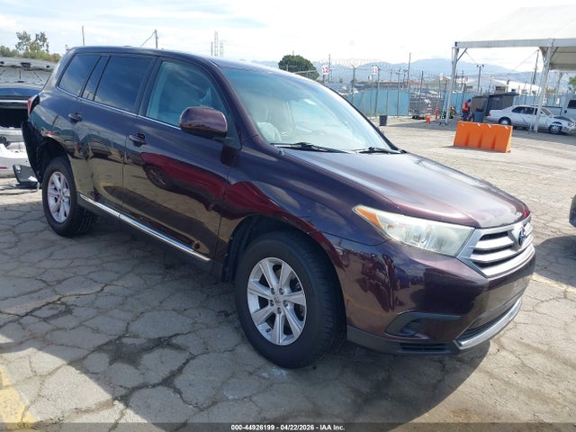 Salvage Toyota Highlander Image