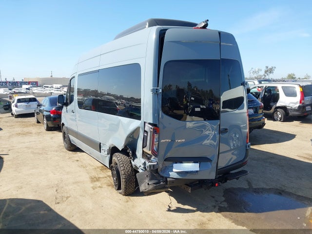 Mercedes-Benz Sprinter 2500 Standard Roof 4-cyl Diesel