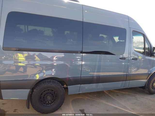 Mercedes-Benz Sprinter 2500 Standard Roof 4-cyl Diesel