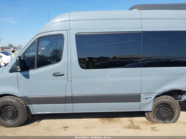 Mercedes-Benz Sprinter 2500 Standard Roof 4-cyl Diesel