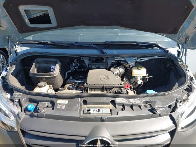 Mercedes-Benz Sprinter 2500 Standard Roof 4-cyl Diesel
