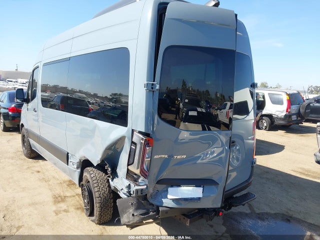 Mercedes-Benz Sprinter 2500 Standard Roof 4-cyl Diesel