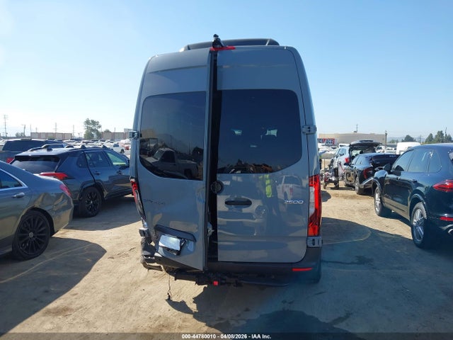 Mercedes-Benz Sprinter 2500 Standard Roof 4-cyl Diesel