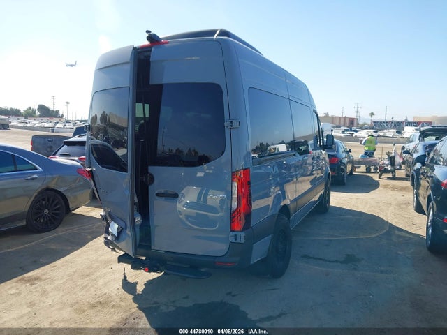 Mercedes-Benz Sprinter 2500 Standard Roof 4-cyl Diesel