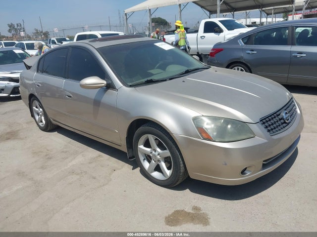 Salvage Nissan Altima Image