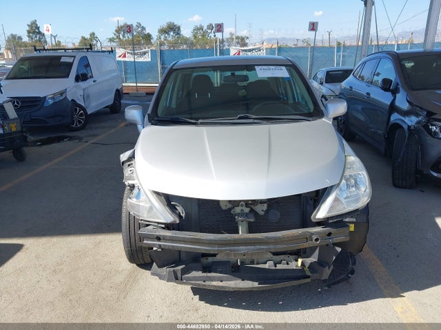 Nissan Versa 1.8s