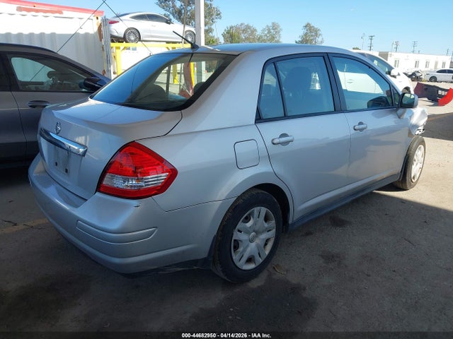 Nissan Versa 1.8s