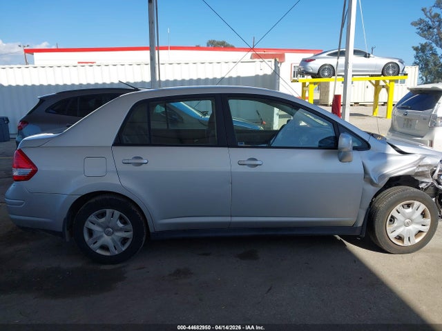Nissan Versa 1.8s