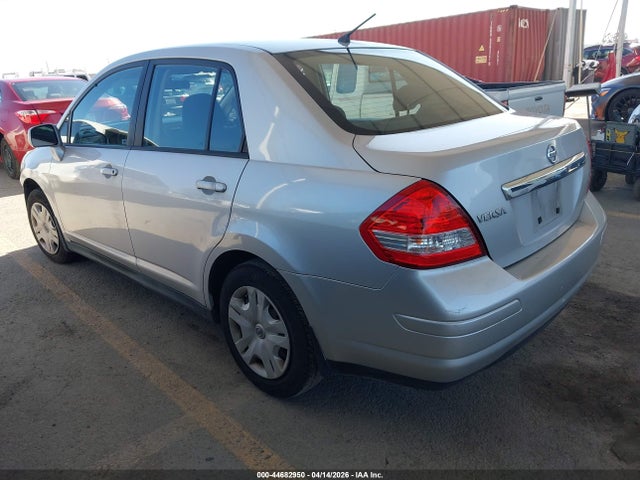 Nissan Versa 1.8s