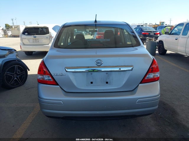 Nissan Versa 1.8s