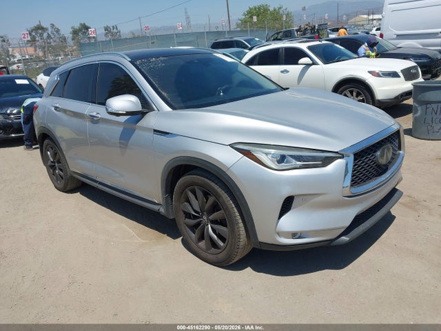 Salvage INFINITI Qx Image