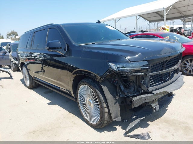 Salvage Cadillac Escalade Image