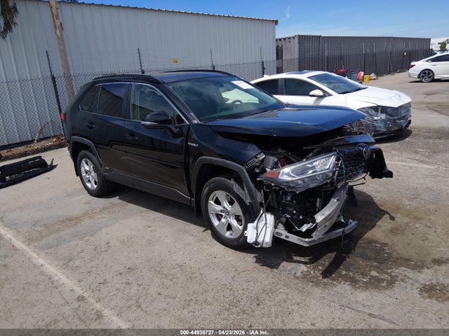 Salvage Toyota RAV4 Image