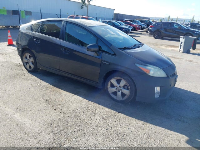 Salvage Toyota Prius Image