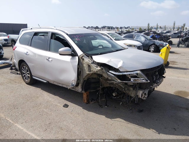 Salvage Nissan Pathfinder Image