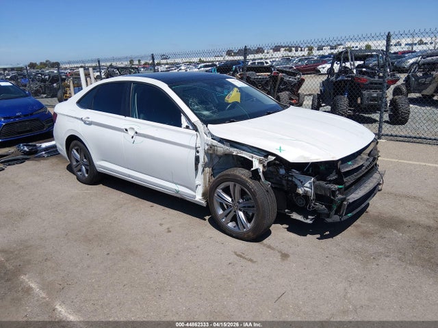 Salvage Volkswagen Jetta Image