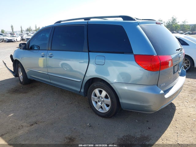 Toyota Sienna Le