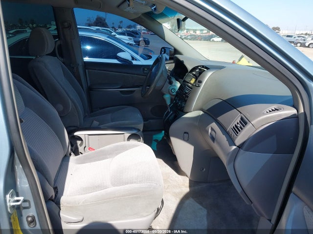 Toyota Sienna Le